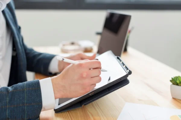 Business Contracts and E-Signatures: Benefits and Risks Explained